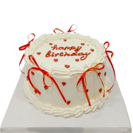 Бяла рожденна торта с червени панделки и надпис „Happy Birthday“ – Ф1815